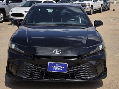 Used 2025 Toyota Camry SE FWD image 3