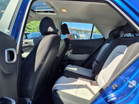 Used 2025 Hyundai Venue SEL FWD image 20