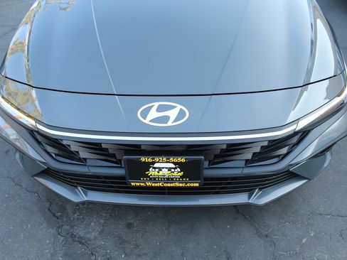 Used 2024 Hyundai Elantra SEL FWD image 9