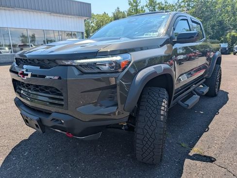 Used 2024 Chevrolet Colorado ZR2 w/ ZR2 Convenience Package III AWD/4WD image 4