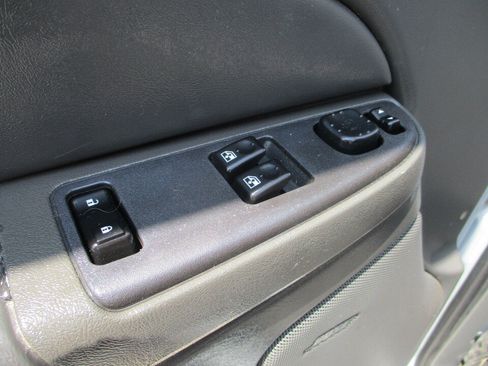 Used 2005 Chevrolet Silverado 2500 LS w/ Heavy-Duty Power Package AWD/4WD image 24