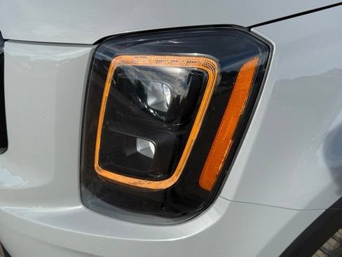 Used 2022 Kia Telluride SX w/ SX Prestige Package AWD/4WD image 8