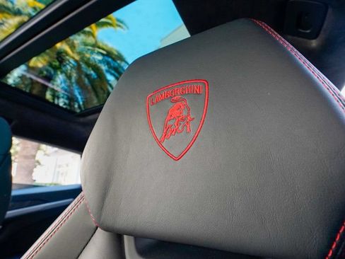 Used 2019 Lamborghini Urus AWD/4WD image 56