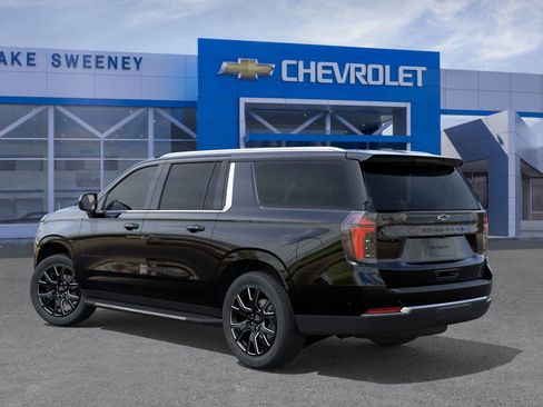 New 2026 Chevrolet Suburban LS image 3