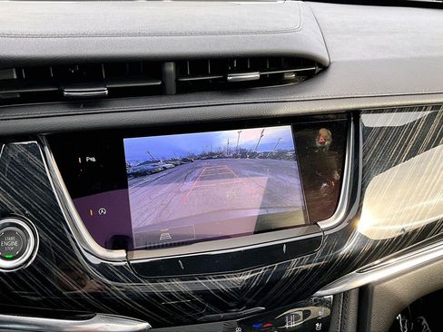 Used 2025 Cadillac XT6 Premium Luxury image 21