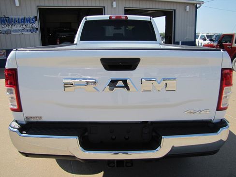 Used 2022 RAM 2500 Tradesman w/ Chrome Appearance Group AWD/4WD image 5