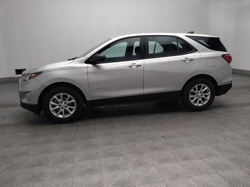Used 2018 Chevrolet Equinox LS FWD image 2