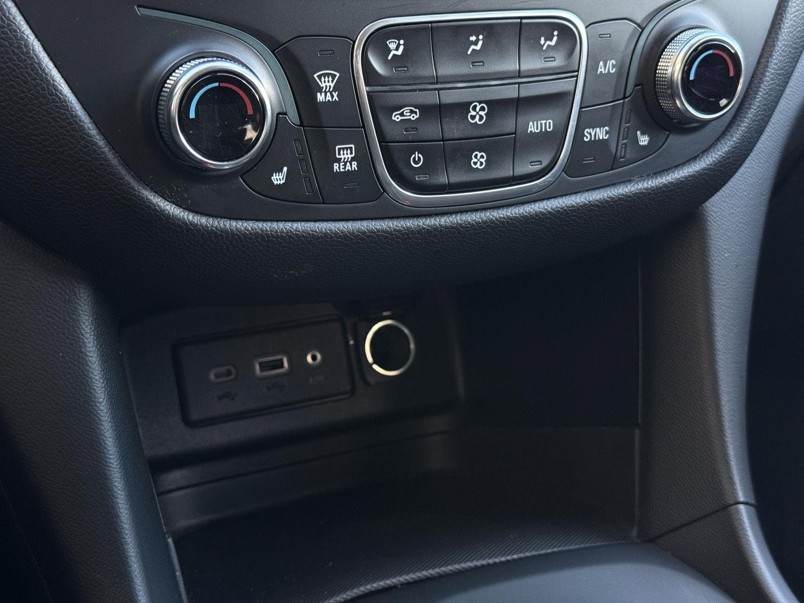 Used 2020 Chevrolet Equinox LT AWD/4WD image 38
