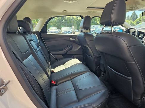 Used 2012 Ford Focus Titanium w/ Luxury Pkg FWD image 11