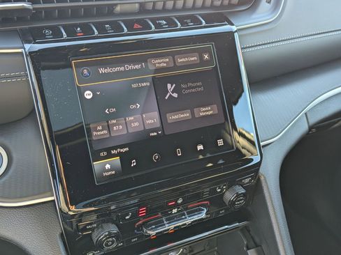 New 2025 Jeep Grand Cherokee L Altitude image 14