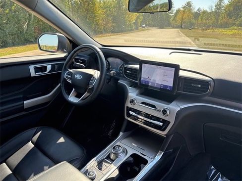 Used 2021 Ford Explorer XLT w/ Equipment Group 202A image 40