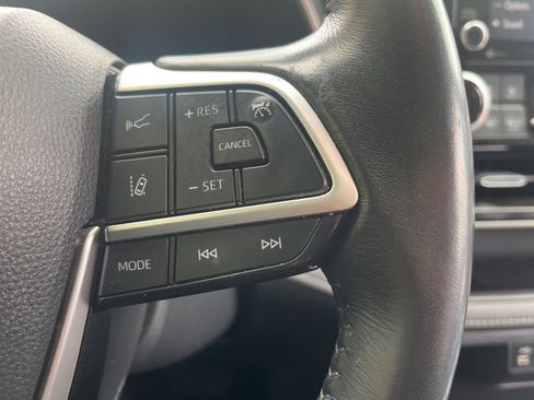 Used 2022 Toyota Highlander XLE image 43