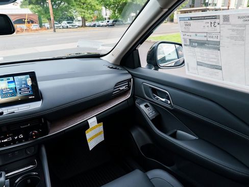 New 2026 Nissan Rogue Platinum w/ Platinum Premium Package image 10