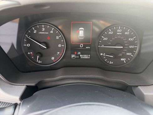 Used 2024 Subaru Crosstrek 2.0i image 10