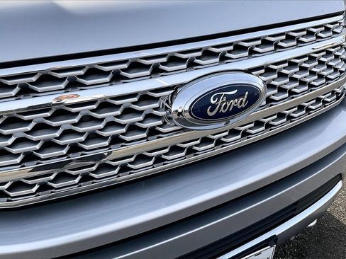Used 2019 Ford Expedition Platinum image 29