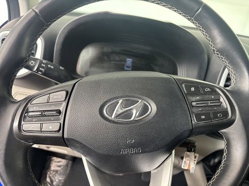 Used 2023 Hyundai Venue SEL FWD image 12