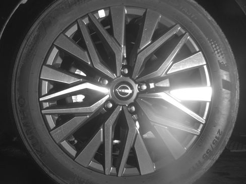 Used 2025 Nissan Altima 2.5 SV FWD image 12