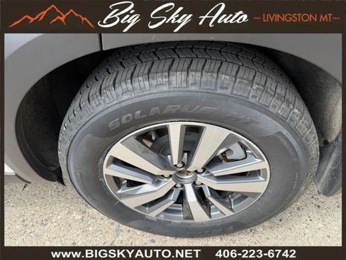 Used 2024 Nissan Pathfinder SL AWD/4WD image 9