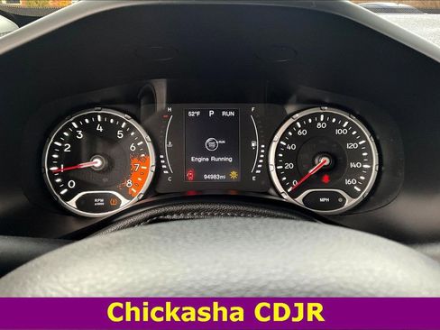 Used 2017 Jeep Renegade Latitude w/ Cold Weather Group image 13