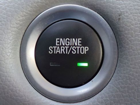 Used 2018 Chevrolet Malibu Premier w/ Driver Confidence Package image 28