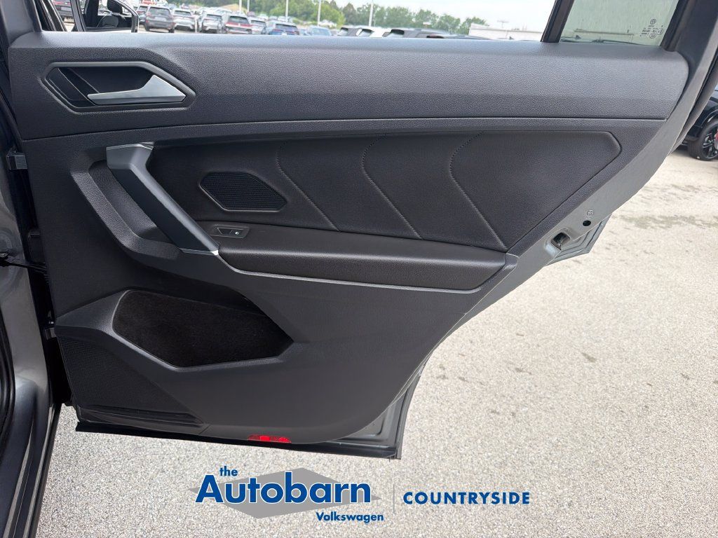 Used 2020 Volkswagen Tiguan SEL Premium R-Line AWD/4WD image 25