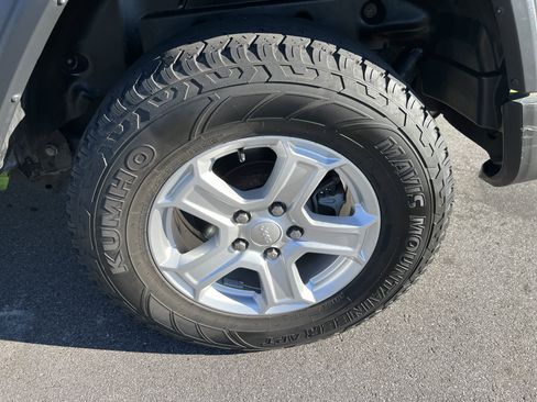 Used 2019 Jeep Wrangler Unlimited Sport S image 10