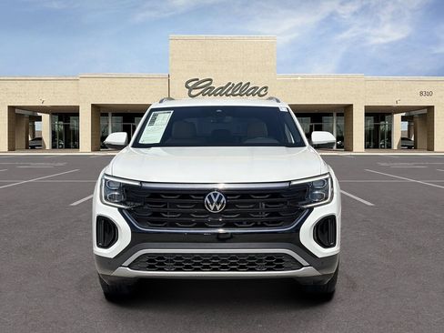 Used 2025 Volkswagen Atlas Cross Sport SE FWD image 2