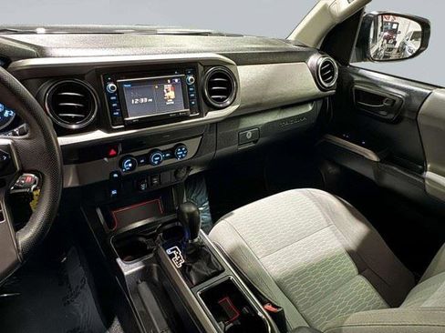 Used 2019 Toyota Tacoma SR5 RWD image 46