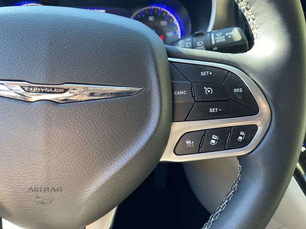 Used 2024 Chrysler Pacifica Touring-L FWD image 20