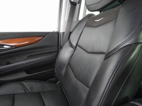 Used 2015 Cadillac Escalade Luxury image 28