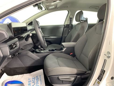 Used 2025 Kia K4 FWD image 16