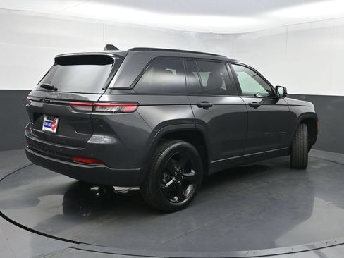 Used 2024 Jeep Grand Cherokee Altitude AWD/4WD image 25