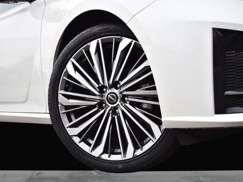 Certified 2025 Nissan Altima 2.5 SL image 3