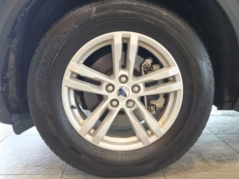 Used 2024 Ford Explorer XLT w/ Equipment Group 202A AWD/4WD image 13