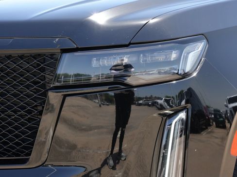 Used 2022 Cadillac Escalade Sport Platinum w/ Heavy-Duty Trailer Package AWD/4WD image 28