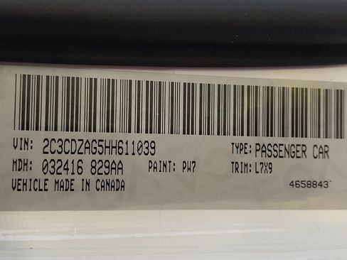 Used 2017 Dodge Challenger SXT image 33