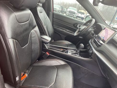 Certified 2022 Jeep Compass Limited w/ (RED) Package image 9