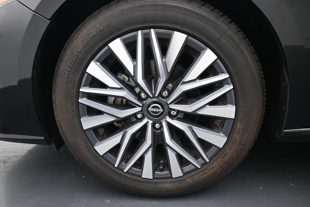 Used 2023 Nissan Altima 2.5 SV FWD image 14