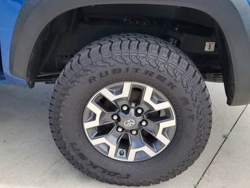 Used 2017 Toyota Tacoma TRD Off-Road AWD/4WD image 13