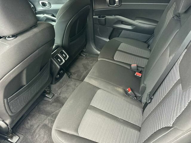 Used 2023 Kia Sorento LX FWD image 14
