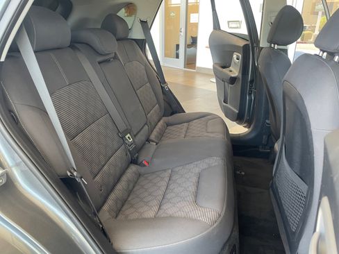 Used 2017 Kia Niro LX image 18