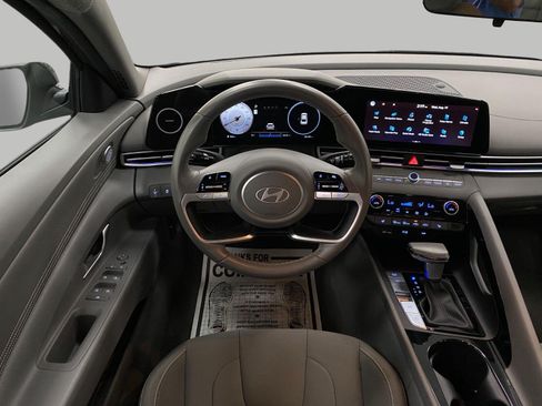 Certified 2025 Hyundai Elantra SEL FWD image 12