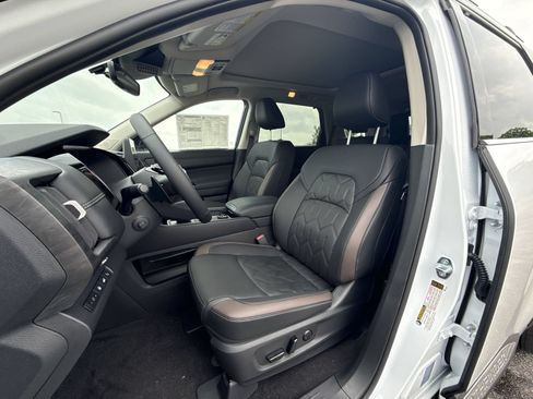 New 2026 Nissan Pathfinder Platinum AWD/4WD image 10