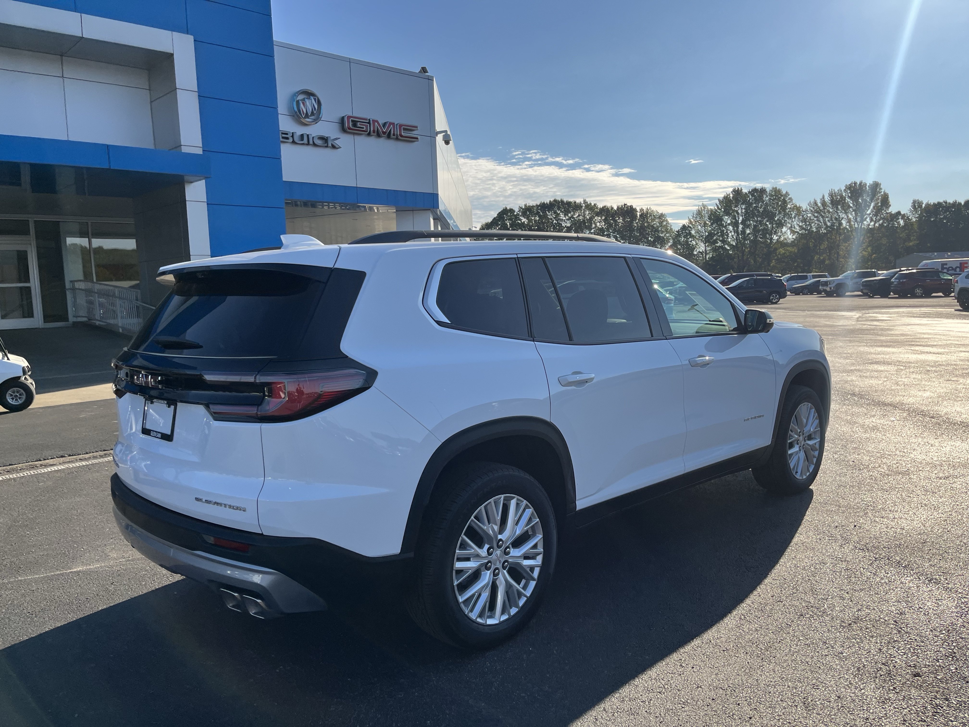 Used 2026 GMC Acadia Elevation w/ Elevation Premium Package FWD image 3