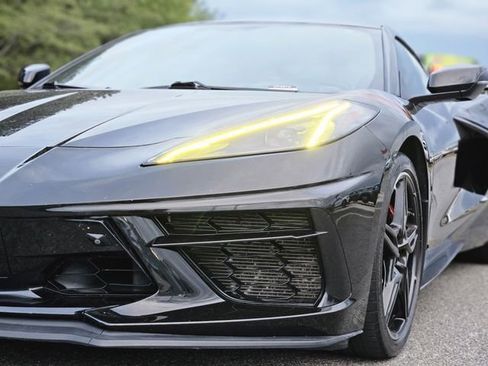 Used 2022 Chevrolet Corvette Stingray Preferred Cpe w/ Z51 Performance Package RWD image 9
