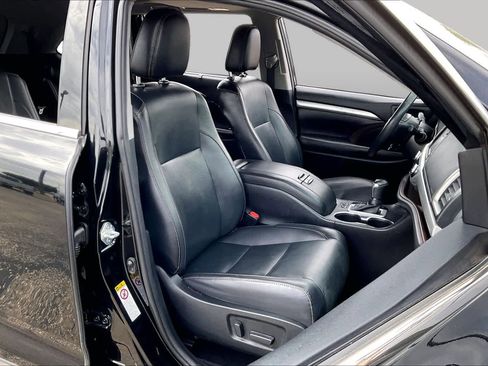 Used 2019 Toyota Highlander XLE FWD image 9
