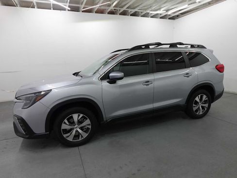 Used 2025 Subaru Ascent Premium AWD/4WD image 8