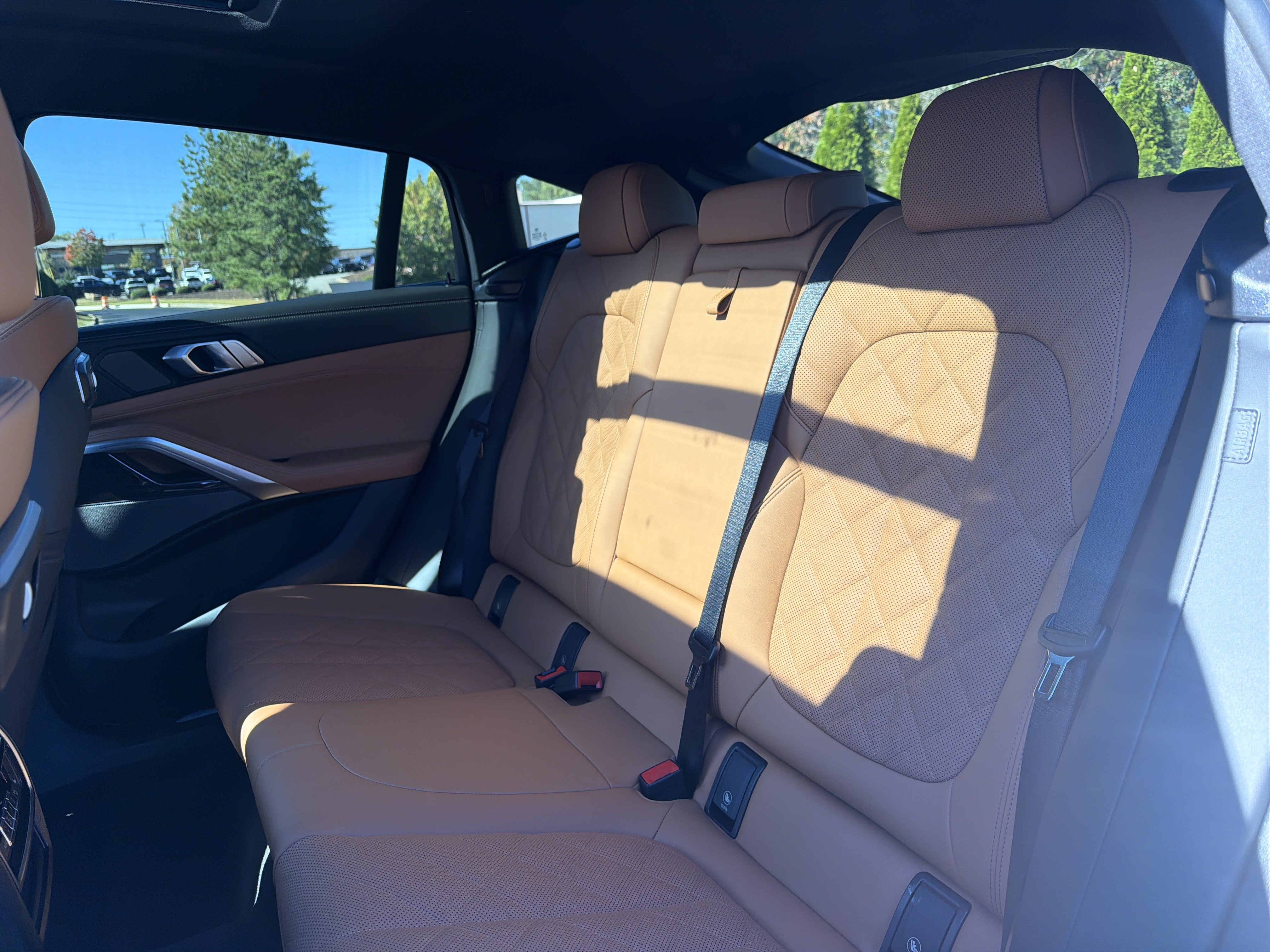 Used 2027 BMW X6 xDrive40i AWD/4WD image 9
