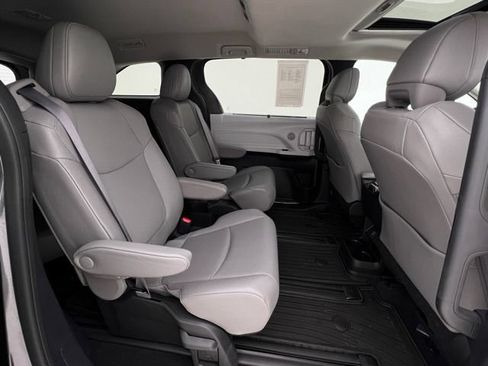 Used 2025 Toyota Sienna XLE w/ XLE Plus Package AWD/4WD image 15