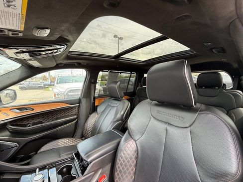 Used 2023 Jeep Grand Cherokee L Summit AWD/4WD image 13